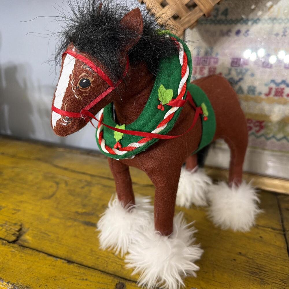 Annalee Christmas Clydesdale Horse 10" 2010  Standing Wreath Excellent Condition